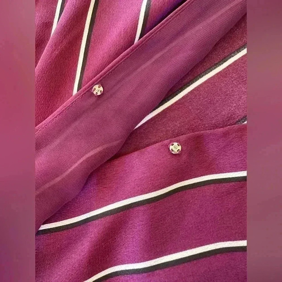 Vince Camuto Long Sleeve Top - Picture 3 of 6